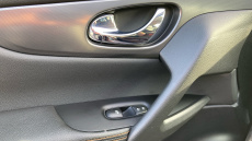 Nissan Qashqai 1.3 DiG-T N-Motion 5dr Petrol Hatchback